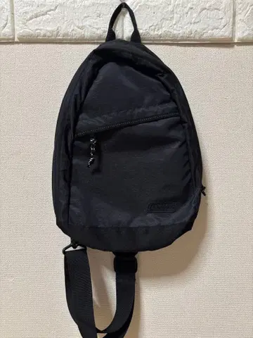 새상품급 콜맨 워커 슬링백 (블랙 헤더)