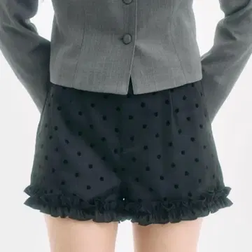 도트 프릴 숏팬츠 블랙 숏팬츠 FEKETE 완판템
