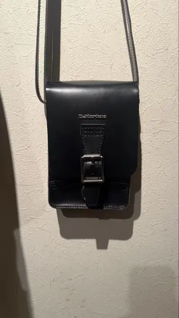 가죽 숄더백 블랙 Dr.Martens