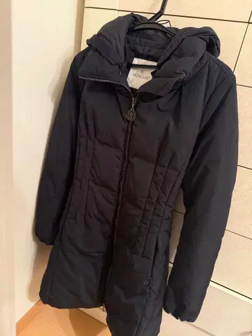 MONCLER 블랙 후드 부착 자켓