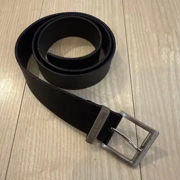 HUGO BOSS 블랙 가죽 벨트 심플한 디자인