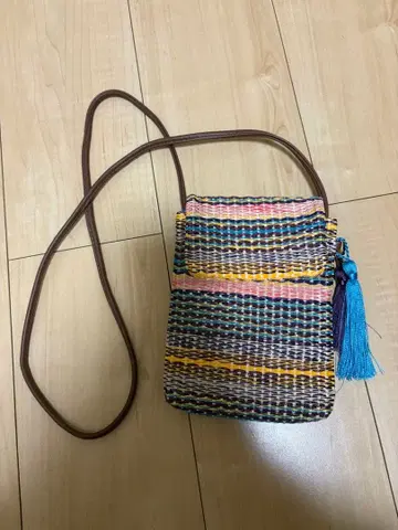 멀티 컬러 직조 소재 숄더백