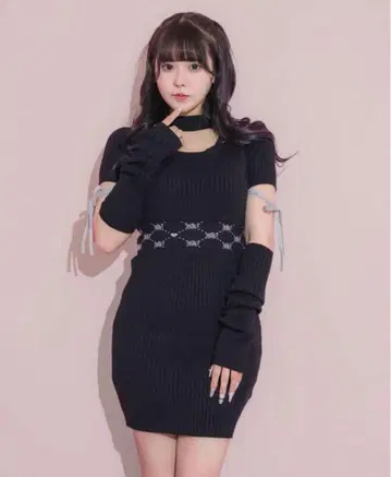 pium 허리 모노그램 초커 니트 원피스