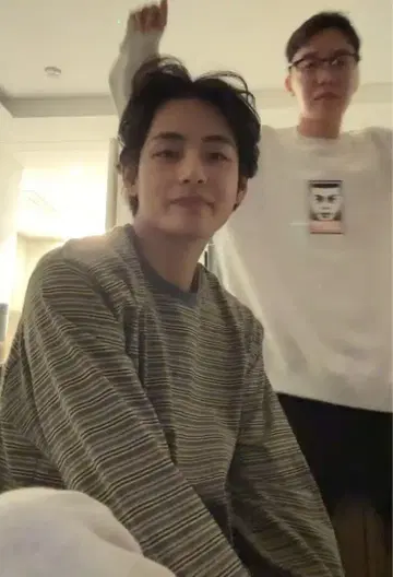 thisisneverthat btsv 태태 착용 T셔츠
