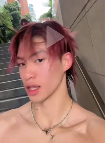 king henry 착용 목걸이