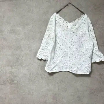 저스길리티 면100% 블라우스 7부 소매 화이트 전체 레이스 스캘럽 넥