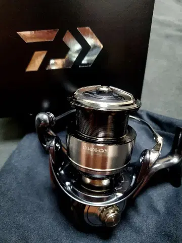 Daiwa 새상품급 셀테이트 LT 4000-CXH 스피닝 릴