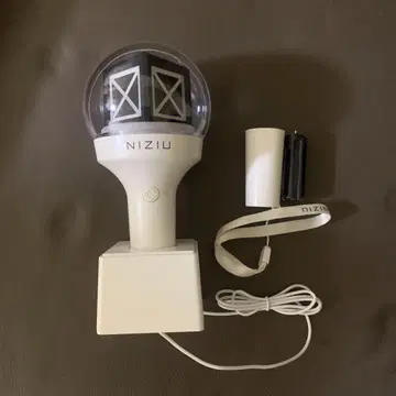 NIZIU 응원봉 화이트 스트랩 포함