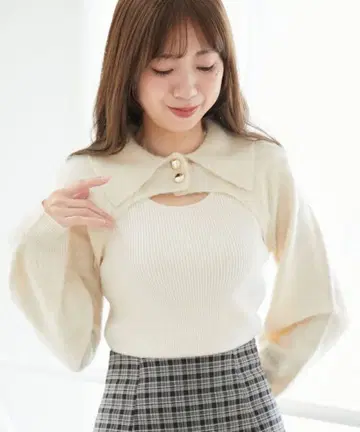 MAJESTIC LEGON 카라 부착 데콜테 오픈 니트 아이보리