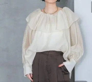 린넨 프릴 블라우스
