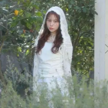 이번 시즌 인기 즉시 완판 레이스 후디 상의 bubbles