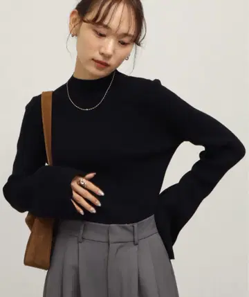 미니 하이넥 플레어 리브 니트