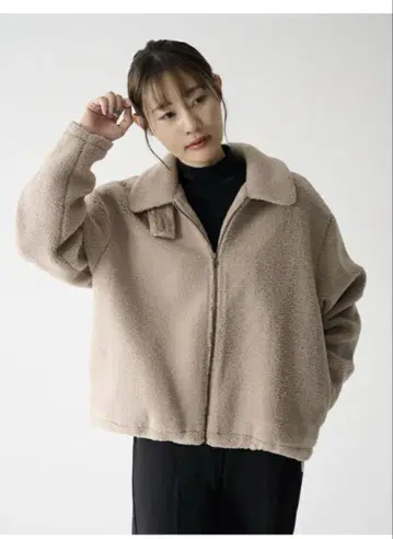 하이넥 지퍼 보아 자켓 (모카 베이지)
