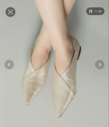 카나 V컷 디자인 펌프스