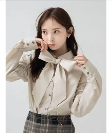 so4u 리본 타이 부착 셔츠 블라우스 베이지 시착만 한 상품