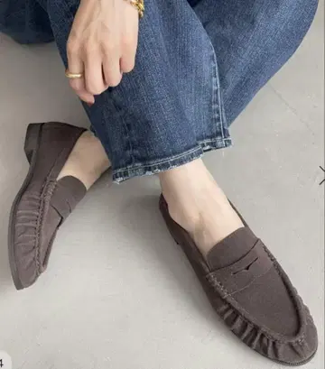새상품 LE TALON 가죽 소프트 개더 로퍼 24.5