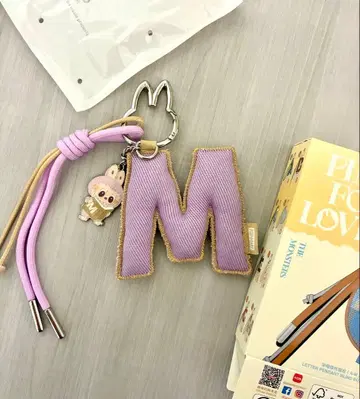 POP MART 알파벳 M 키링
