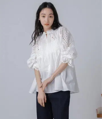 nano universe 컷워크 레이스 핀턱 블라우스