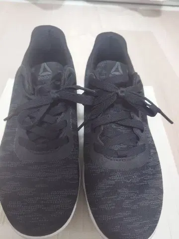 Reebok 블랙 스니커즈 24.5cm