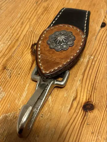 THE FLAT HEAD 플랫헤드 코도반 콘초 키링