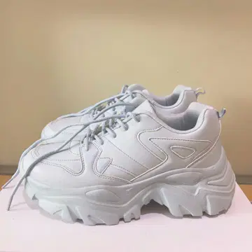 [ 새상품급 적당한 통굽으로 스타일업 ] 통굽 대디 스니커즈