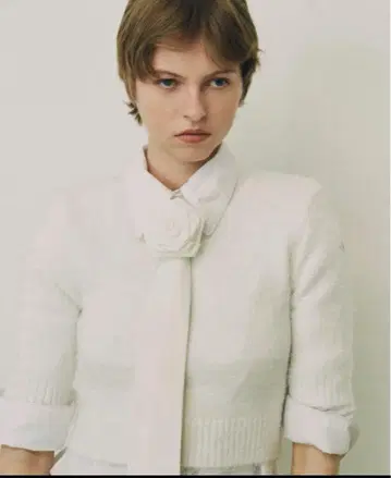 Bibiy. ROSETTE NECK TIE