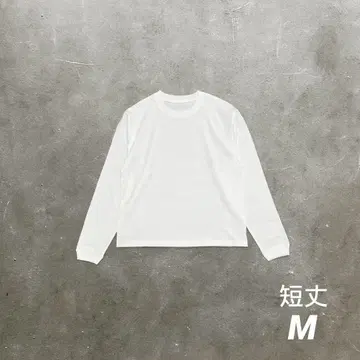 짧은 기장 박스 실루엣 긴팔 티셔츠 화이트 M 사이즈