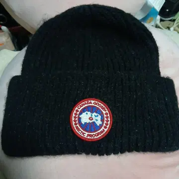 CANADA GOOSE 블랙 니트 모자
