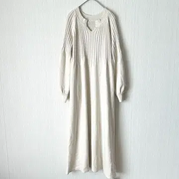 840 코코모모 긴팔 니트 원피스 롱 A라인 베이지 볼륨 소매