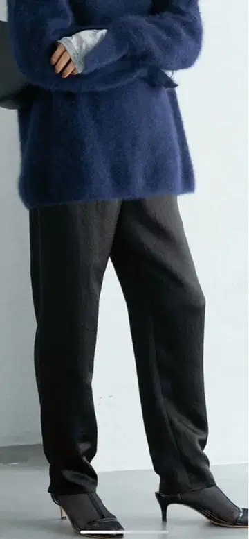 IENA 새틴 테이퍼드 팬츠 36 블랙