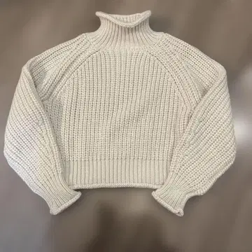 H&M 숏 기장 화이트 하이넥 니트 스웨터 M