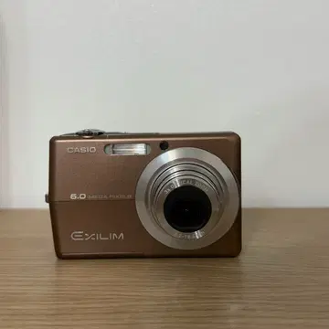 CASIO EXILIM EX-Z600 ブラウン Casio Exilim EX-Z600: Digital Photography Review