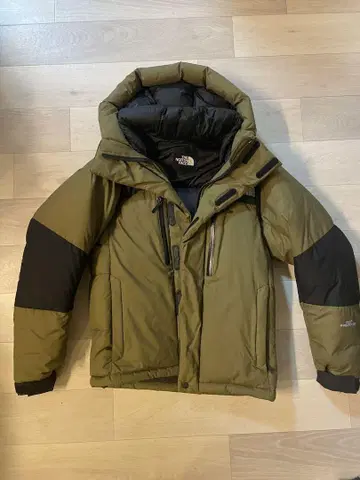 짧은 기장 THE NORTH FACE 발트로 라이트 자켓 카키