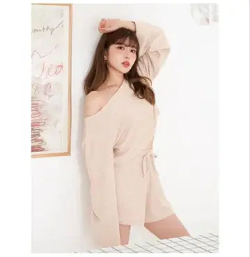 Darich 오프숄더 크롭 상의 베이지
