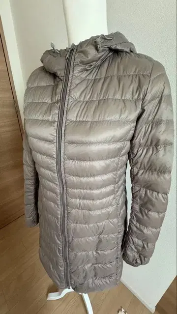 새상품급 UNIQLO 유니클로 울트라 라이트 롱 다운 코트 베이지 S