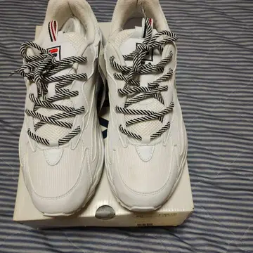 FILA 레이 트레이서 화이트 27.5cm
