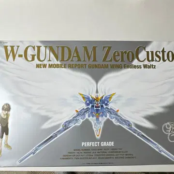 W-GUNDAM ZeroCustom PG 건담 프라모델
