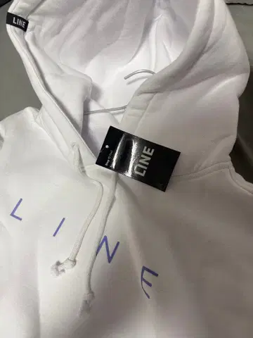 LINE 화이트 후드 부착 후드티