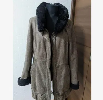 브라운 인조 모피 후드 부착 롱 코트