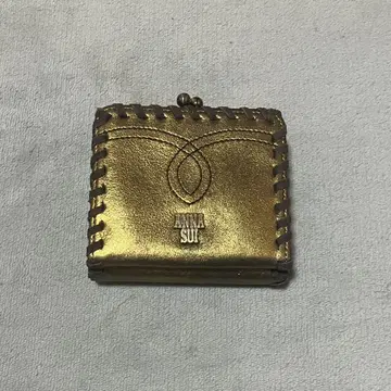 안나수이 3단 폴더형 지갑 골드 미사용품