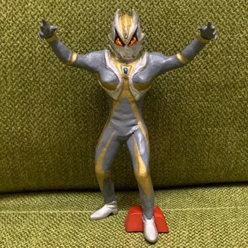 카밀라 HG 울트라맨 티가 피규어