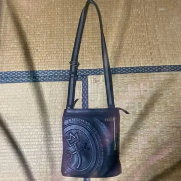 까스텔바작 엠보싱 로고 블랙 숄더백