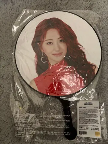 FEARNADA 윤진 LESSERAFIM 부채 르세라핌