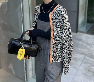 노리즈 레오파드 무늬 프린트 크루넥 가디건
