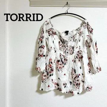 TORRID 플라워 프린트 5부 소매 튜닉 꽃무늬 화이트 상의