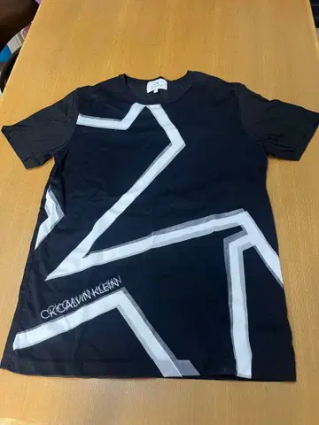 Calvin Klein 지오메트릭 T셔츠 M