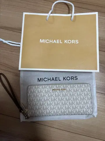 MICHEAL KORS 지갑