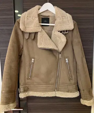 [ 미사용 ] ZARA 무스탕 코트 라이더 자켓 베이지
