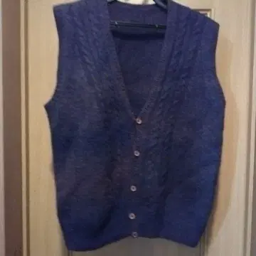 손뜨개질 다크 브라운 V넥 니트 베스트