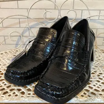 택 포함 새상품 ZARA 악어 엠보싱 힐 로퍼 37 블랙